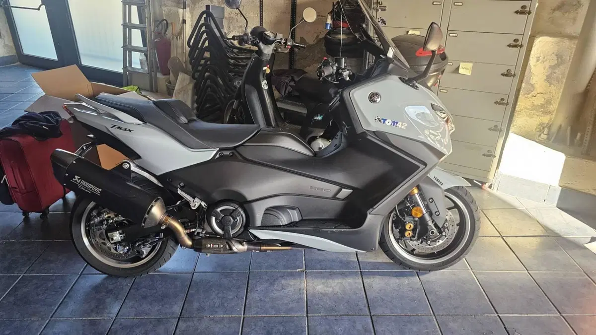 Yamaha T-Max 560 Tech Max (2025 - 26)  (9)