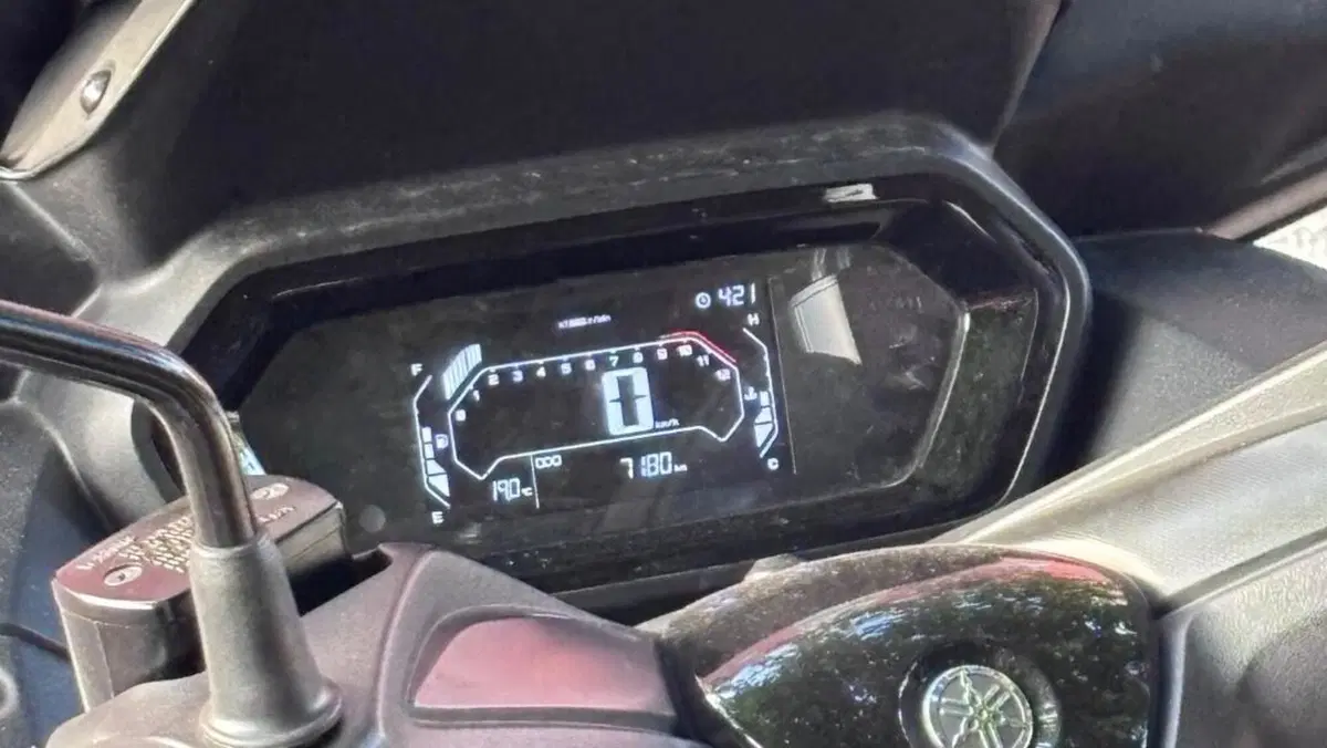 Yamaha X-Max 300 Tech Max (2021 - 24)  (2)