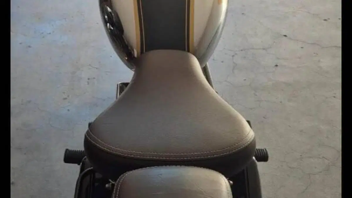 Royal Enfield Classic 500 EFI - Chrome (2017 - 20)  (3)