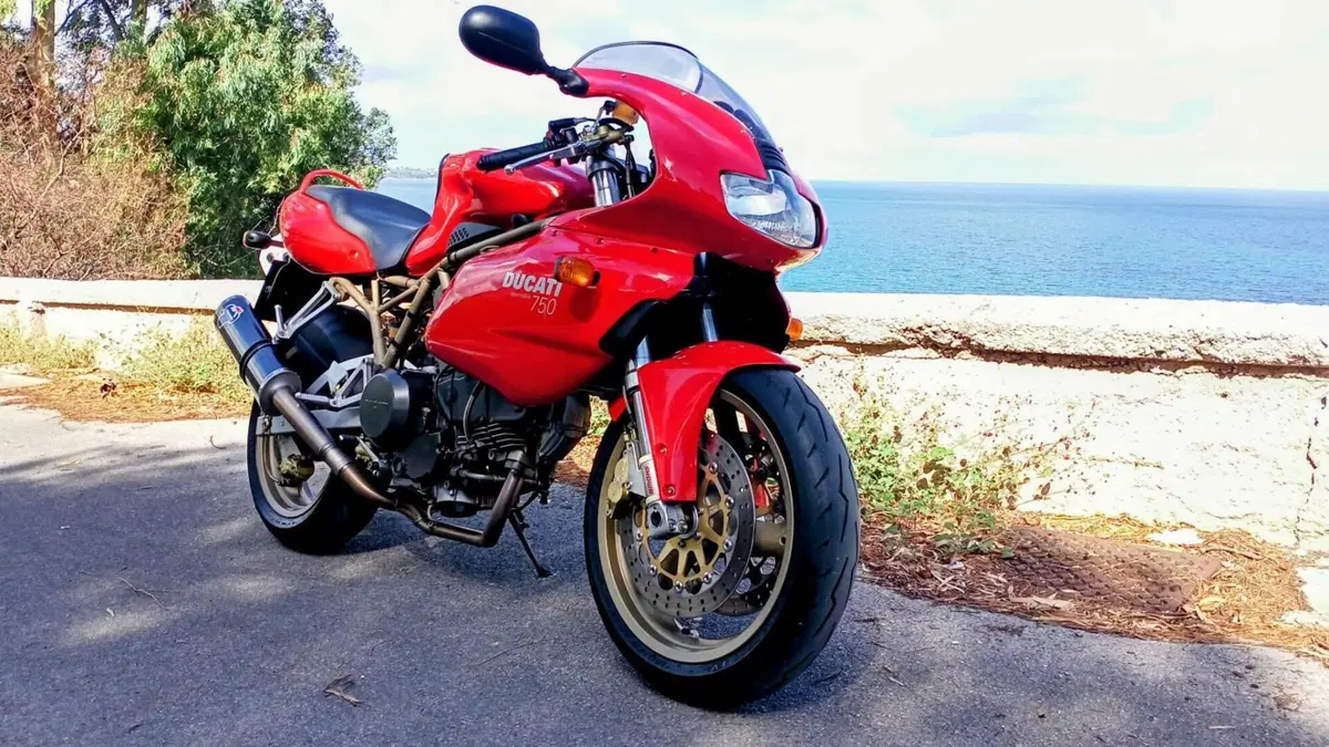 Ducati SuperSport 750 HF I.E.(1999 - 02)  (2)