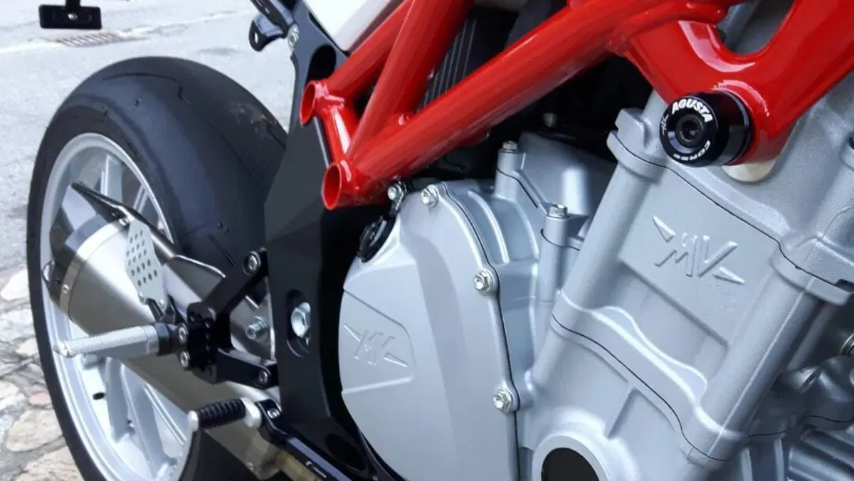 MV Agusta Brutale 1090 RR ABS (2009 - 19)  (2)