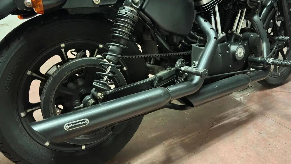 Harley-Davidson 883 Iron (2014 - 16) - XL 883N  (3)