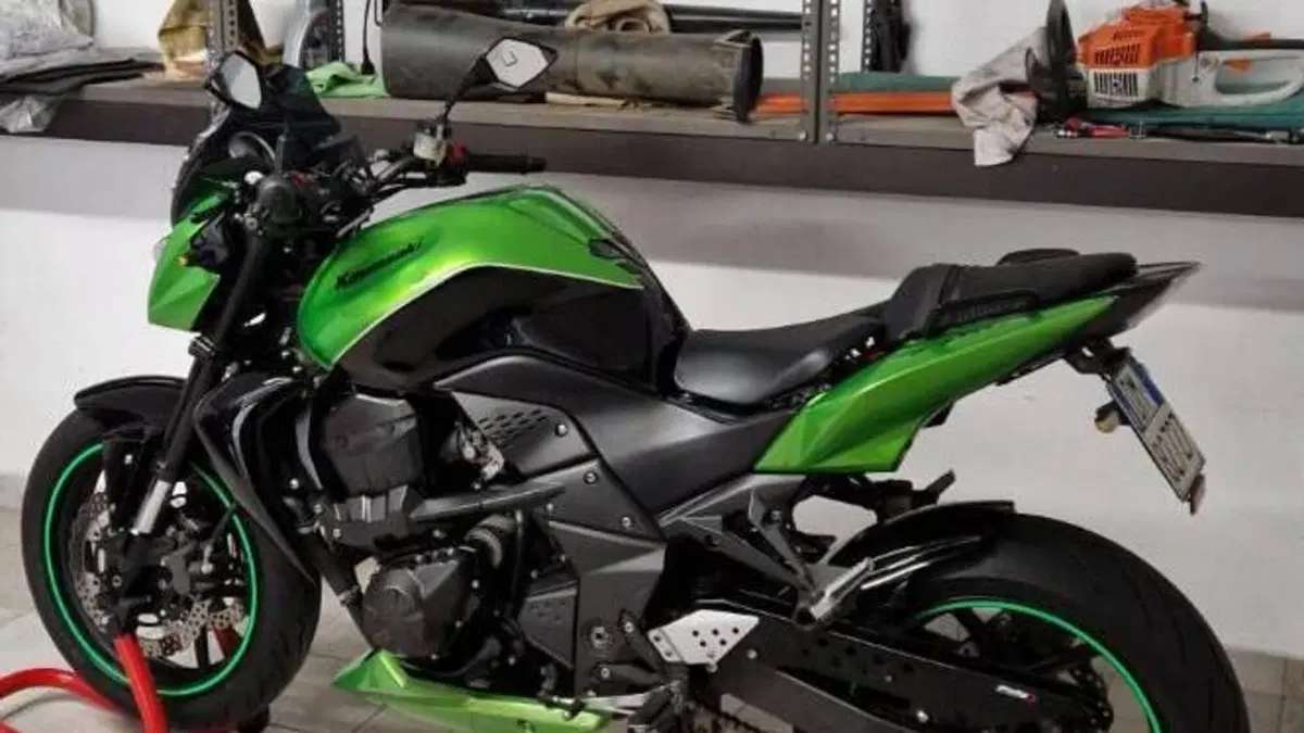 Kawasaki Z 750 (2007 - 14)  (2)