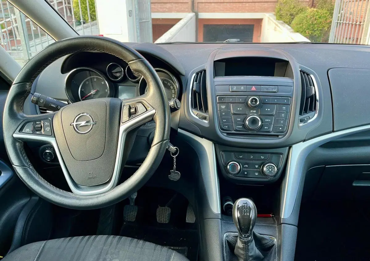 Opel Zafira Tourer 2.0 CDTi 130CV Cosmo (4)