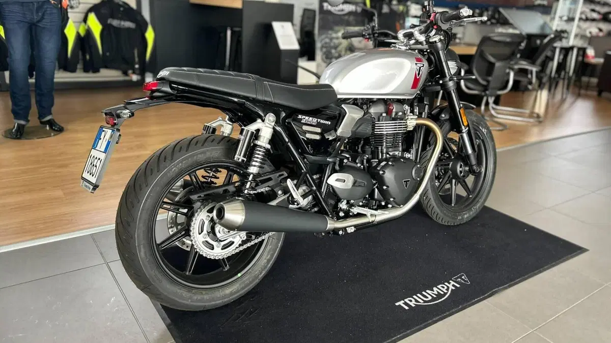 Triumph Speed Twin 900 (2025 - 26)  (2)
