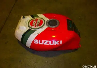 SERBATOIO Suzuki SUZUKY GSX 750 R - Annuncio 6144965