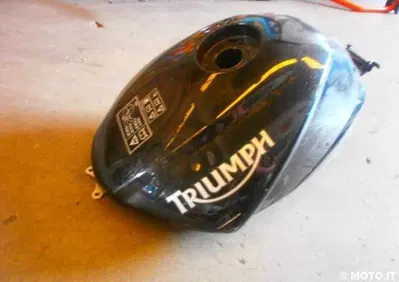 serbatoio triumph street triple street triple - Annuncio 6144957