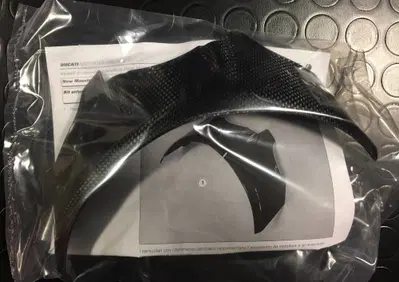 Palpebra superiore fanale carbonio Ducati - Annuncio 6639882