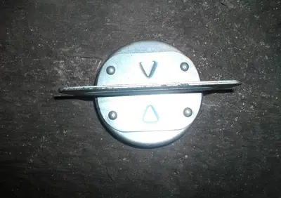 Tappo olio nuovo d'epoca N.C. - Annuncio 6641629