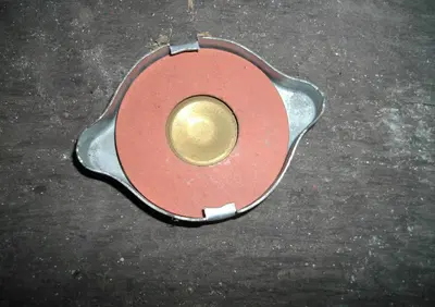 Tappo olio nuovo d'epoca N.C. - Annuncio 6641630